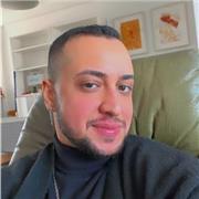 Entrenador personal imparte clases a personas de todas las edades de forma individual y/o grupal